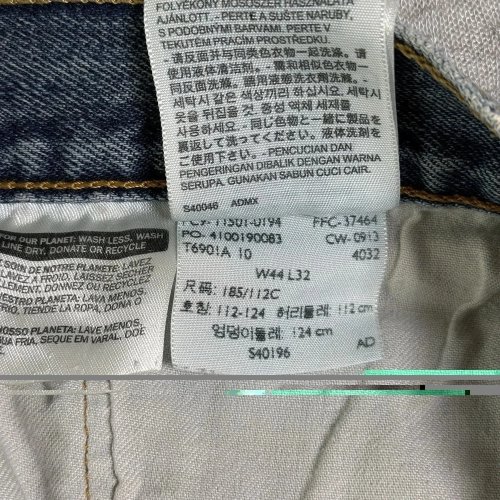 Levi's 501 Original Fit Men Jeans 44x32 Button Fly Straight Leg Light Wash Denim